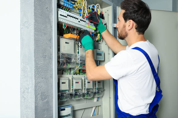Best Affordable Electrician  in Leavittsburg, OH